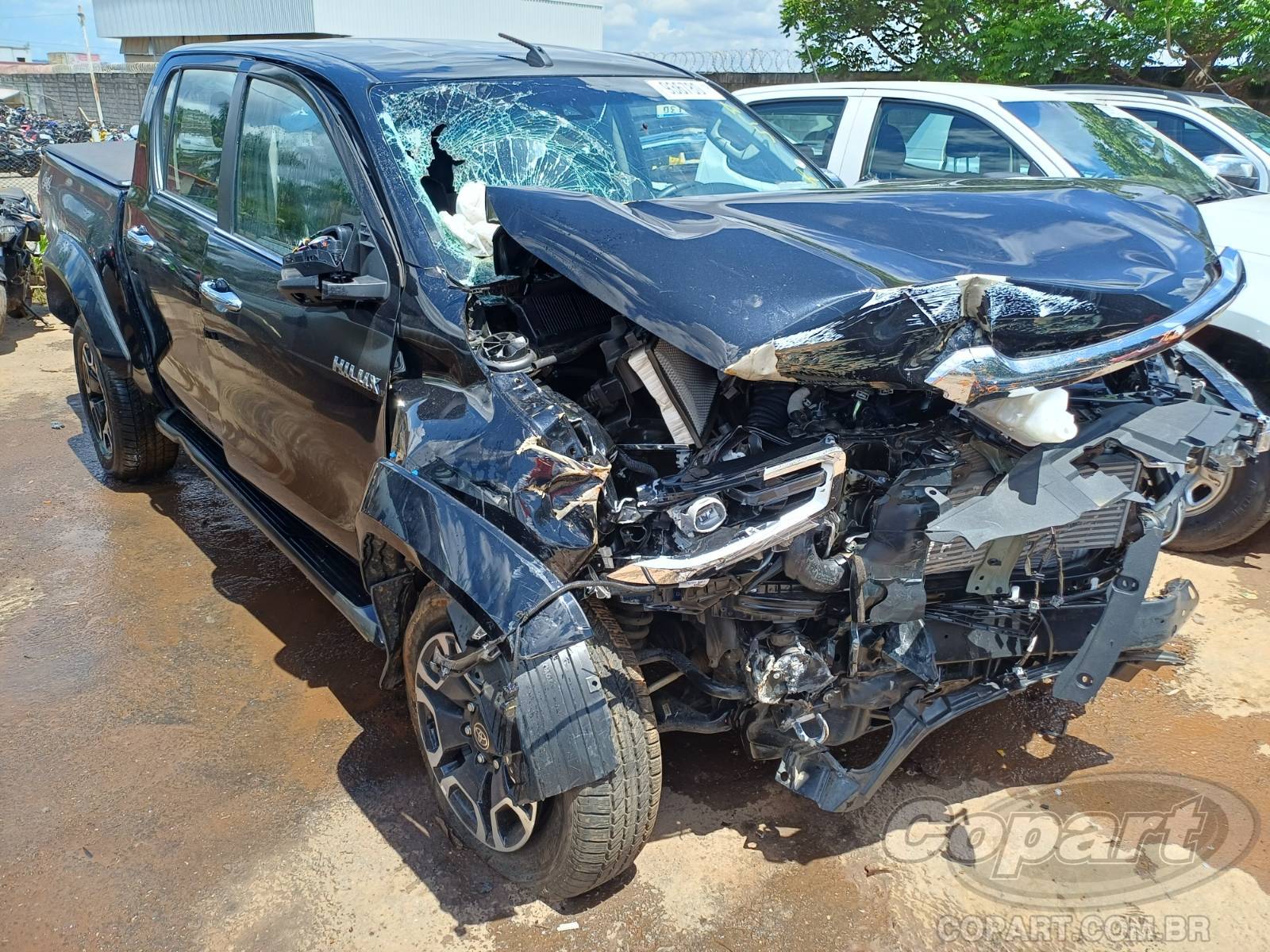 Veículo Toyota Hilux Toyota Hilux CD SRX 2.8 D-4D Turbo 2024 Colisão Média Monta 2024 em leilão