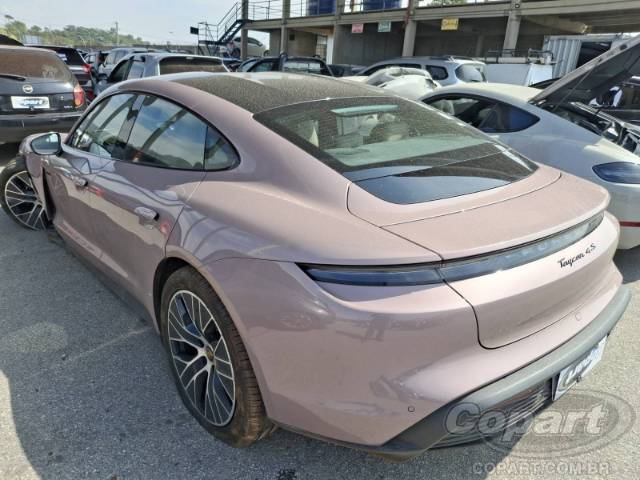 2022 PORSCHE TAYCAN 