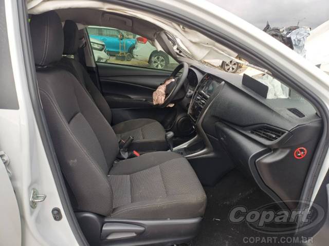 2024 TOYOTA YARIS SEDA 