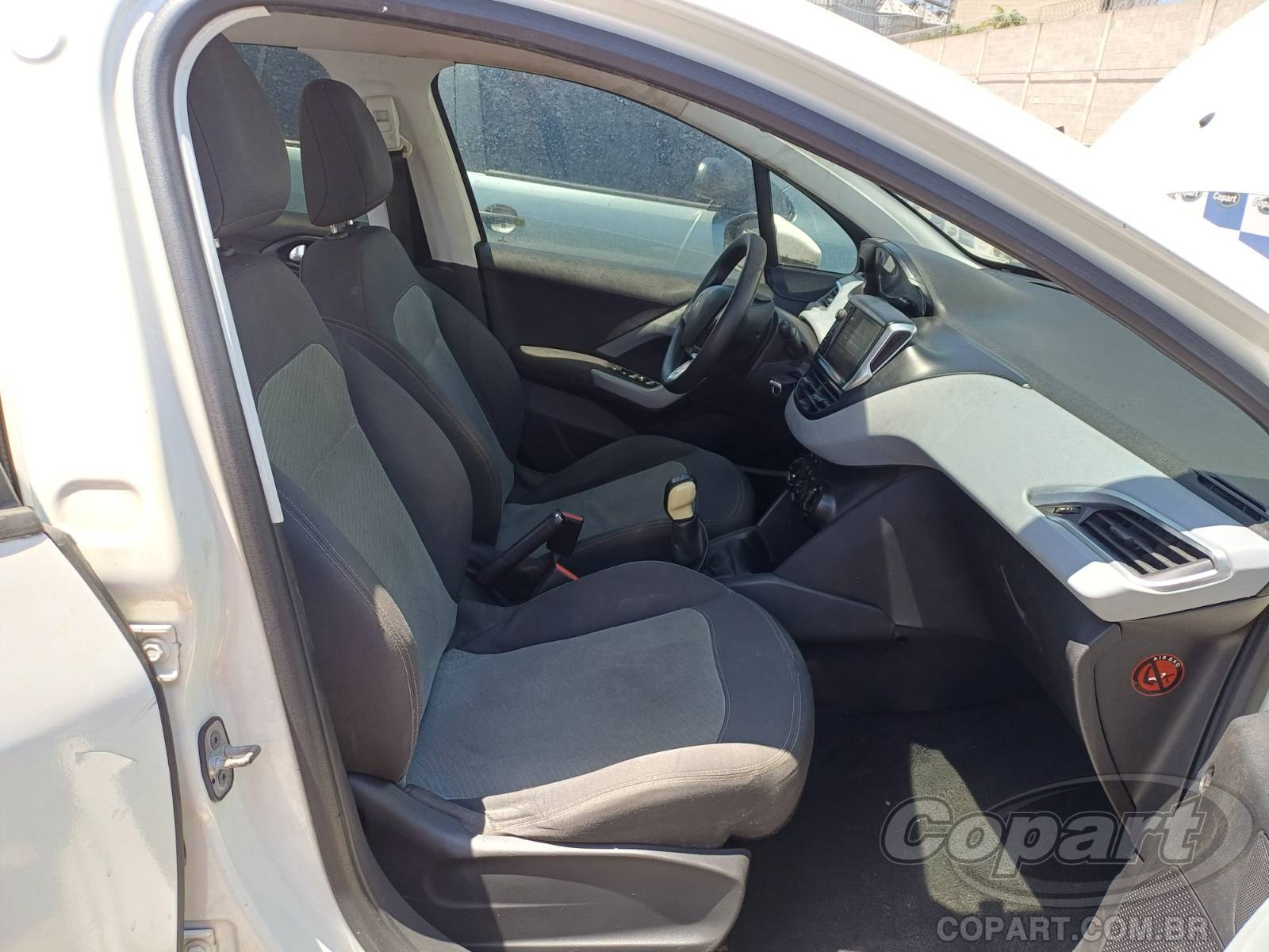 2015 PEUGEOT 208 — foto 5 de 12