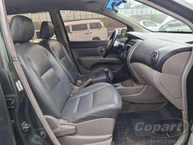 2010 NISSAN LIVINA 