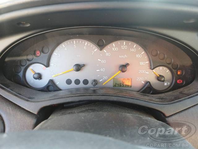 2004 FORD FOCUS 