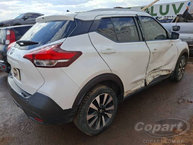 2017 NISSAN KICKS 