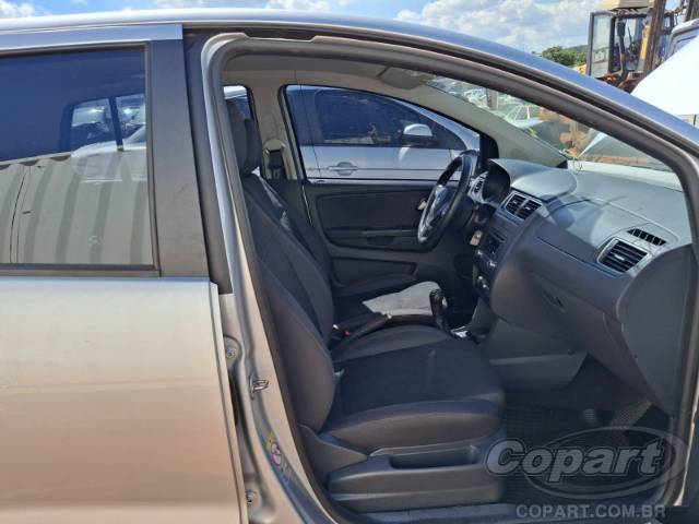 2013 VOLKSWAGEN FOX 