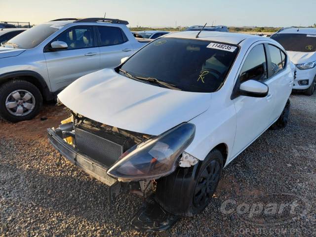 2017 NISSAN VERSA 