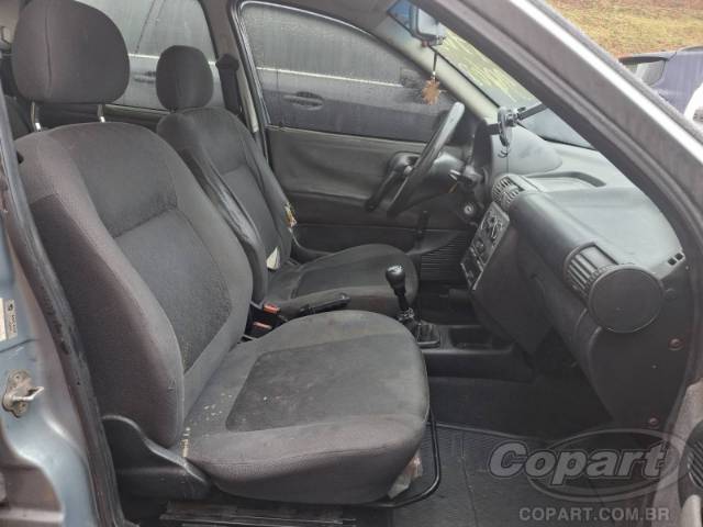 2003 CHEVROLET CORSA SEDAN 