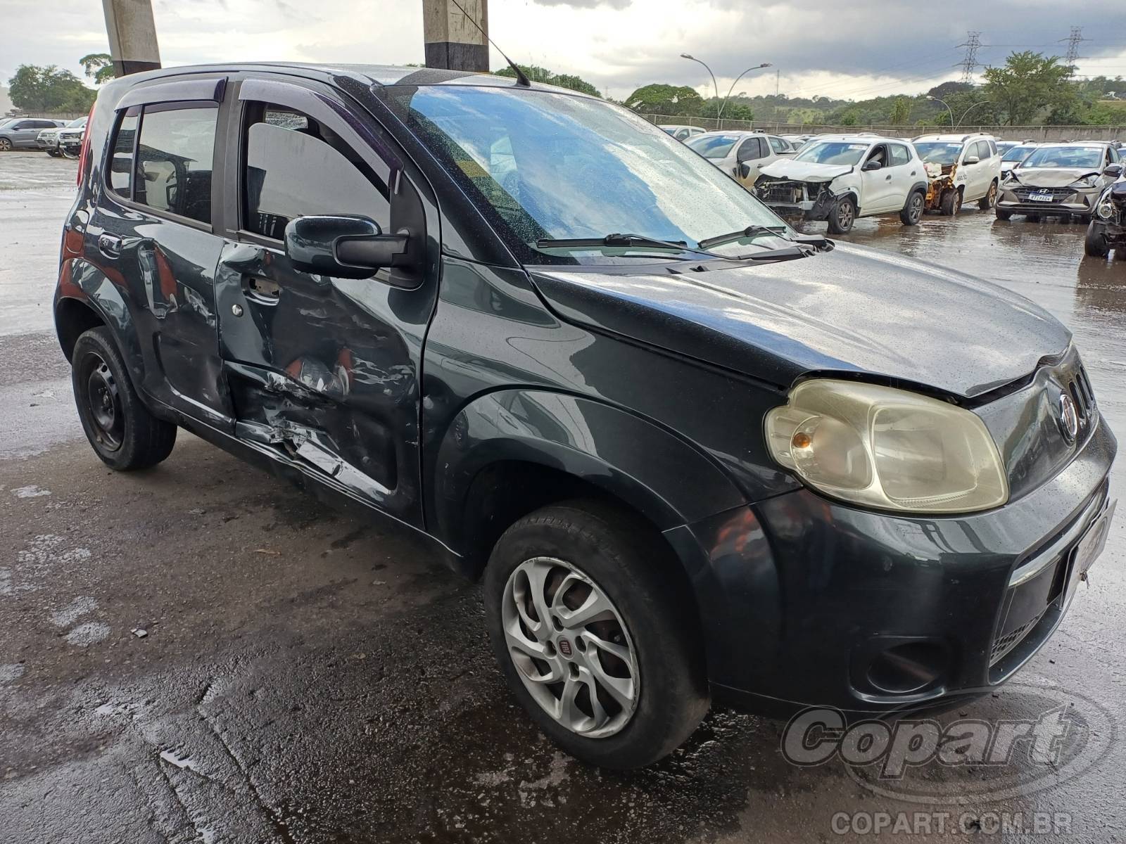 Fiat Uno Vivace 1.0 Evo 2012 Colisão Pequena Monta