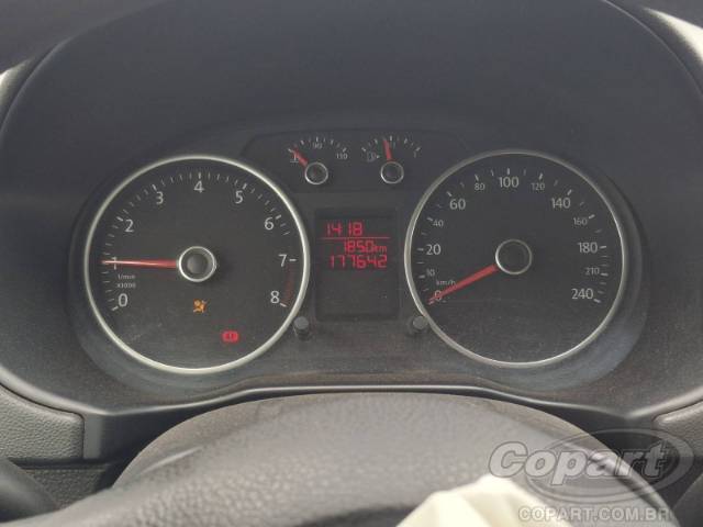 2015 VOLKSWAGEN VOYAGE 