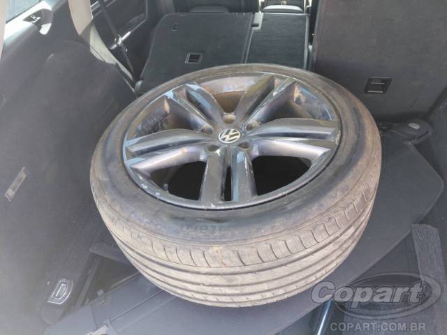 2014 VOLKSWAGEN TOUAREG 