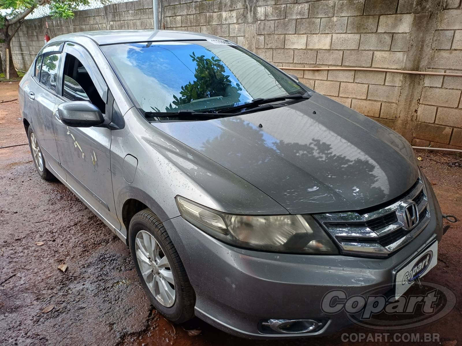 Veículo Honda City HONDA CITY 2013 - ENCHENTE 2013 em leilão