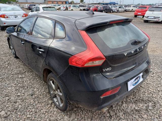 2017 VOLVO V40 