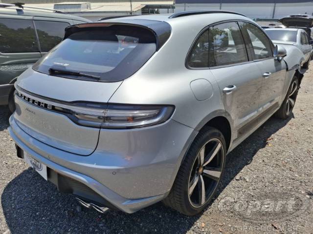 2025 PORSCHE MACAN 