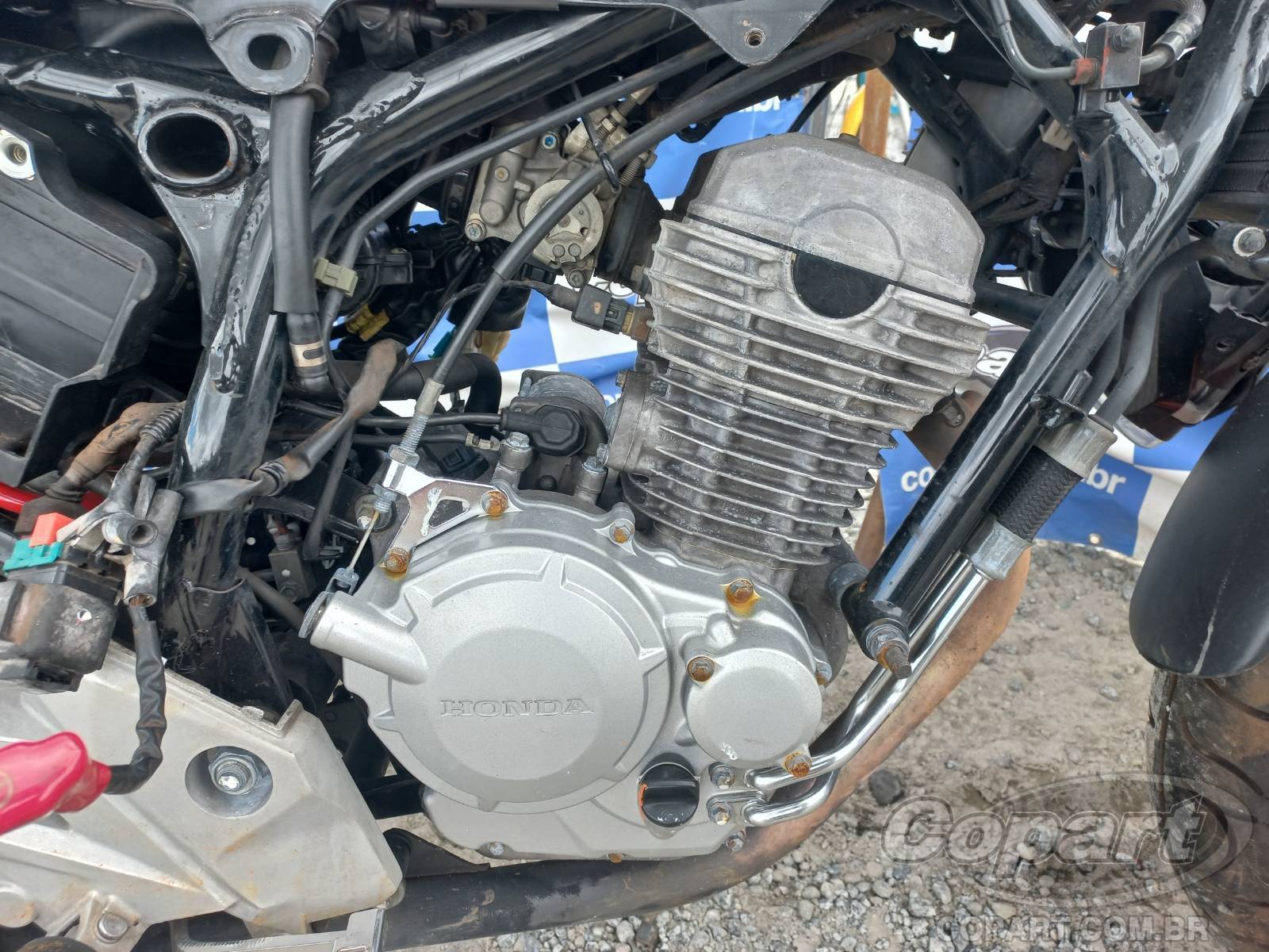 Foto 6 de 10: 2020 HONDA CB 250 F