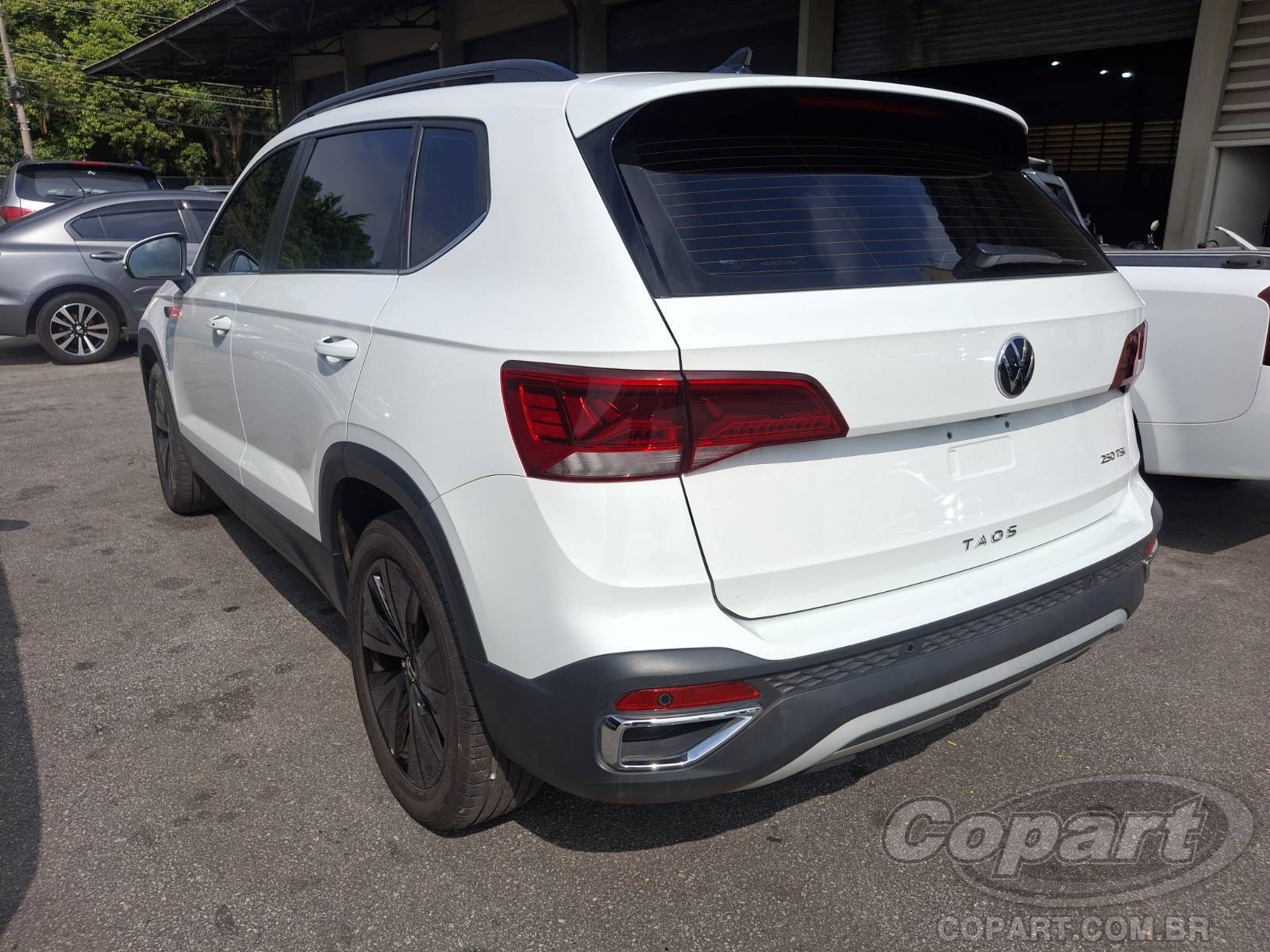 2024 VOLKSWAGEN TAOS — foto 3 de 10
