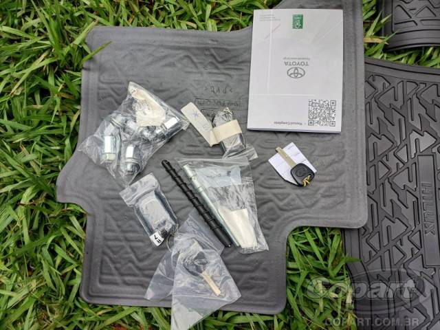 2024 TOYOTA HILUX CD 