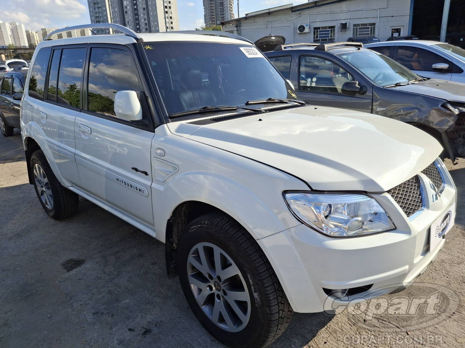 Veículo Mitsubishi Pajero Mitsubishi Pajero TR4 Flex 2.0 16V 2015 Colisão Média Monta 2015 em leilão