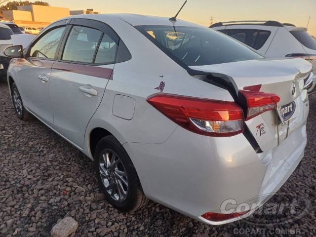 2025 TOYOTA YARIS SEDA 