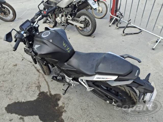 2026 HONDA CB 300F 
