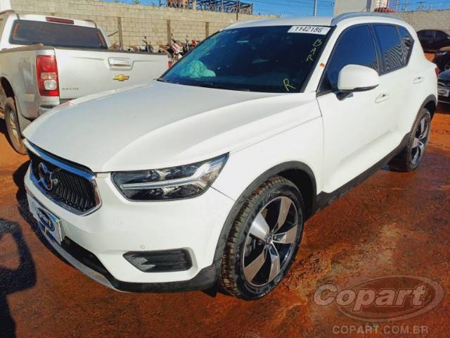 2020 VOLVO XC40 