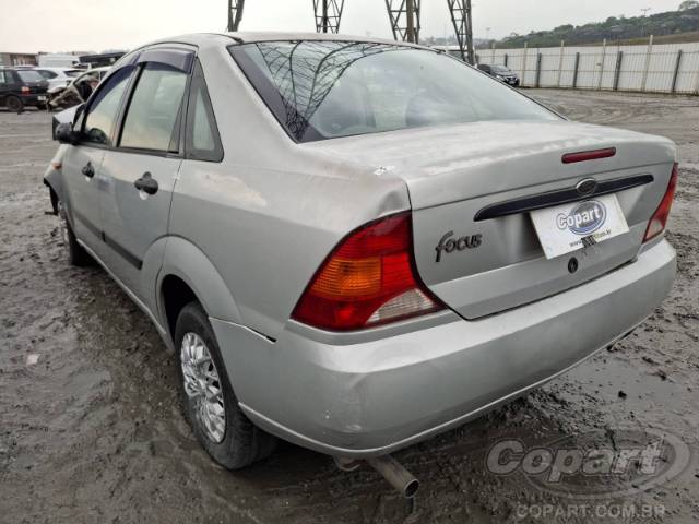 2003 FORD FOCUS SEDAN 