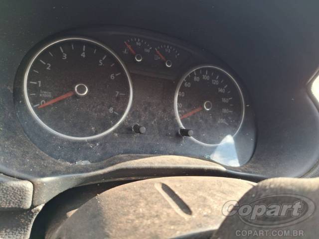 2011 VOLKSWAGEN VOYAGE 