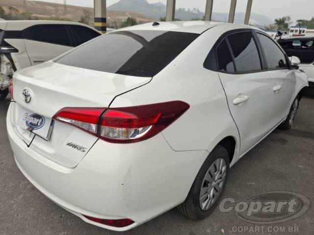 2025 TOYOTA YARIS SEDA 