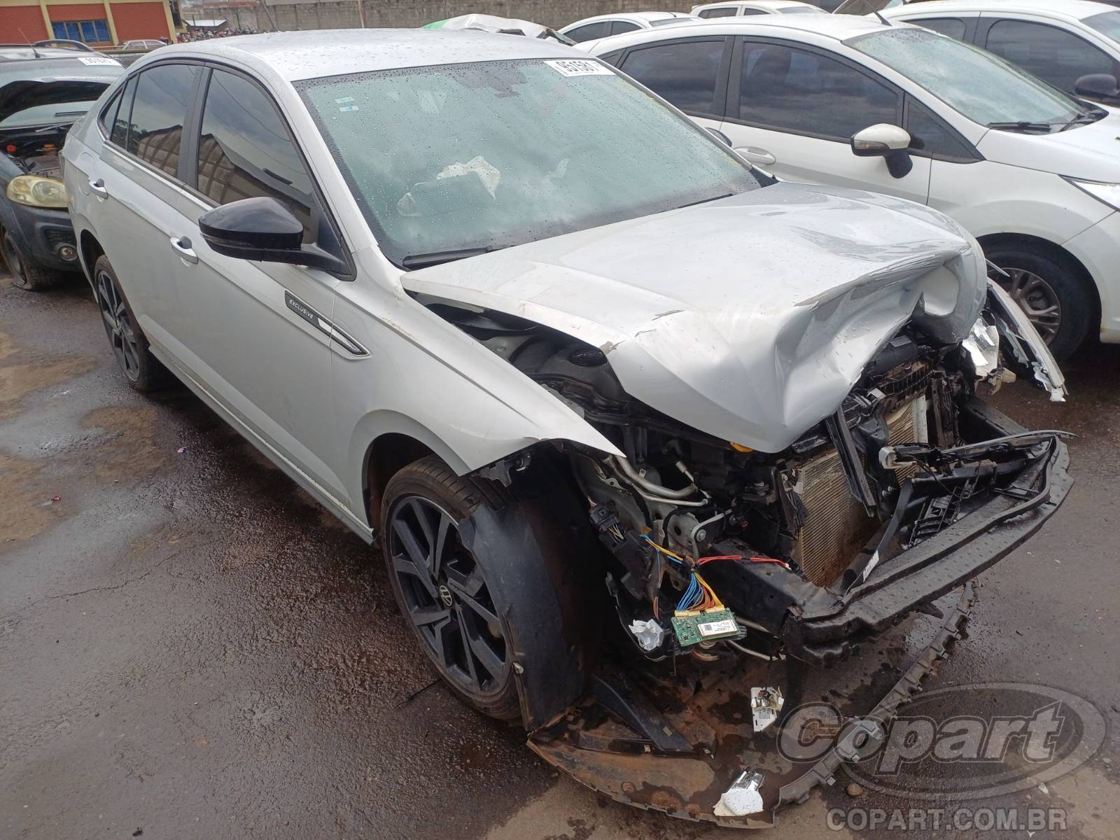 Volkswagen Virtus Exclusive 1.4 16V TSI Turbo 2024 Colisão Média