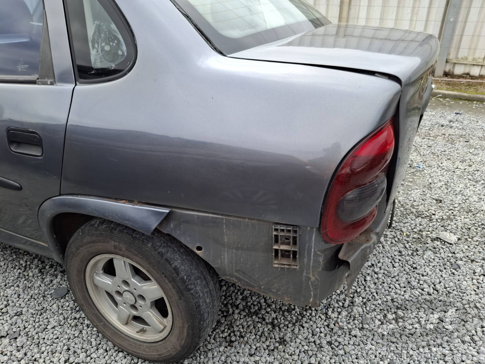 Foto 12 de 15: 2001 CHEVROLET CORSA SEDAN