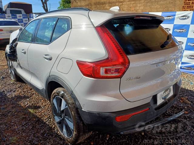 2024 VOLVO XC40 