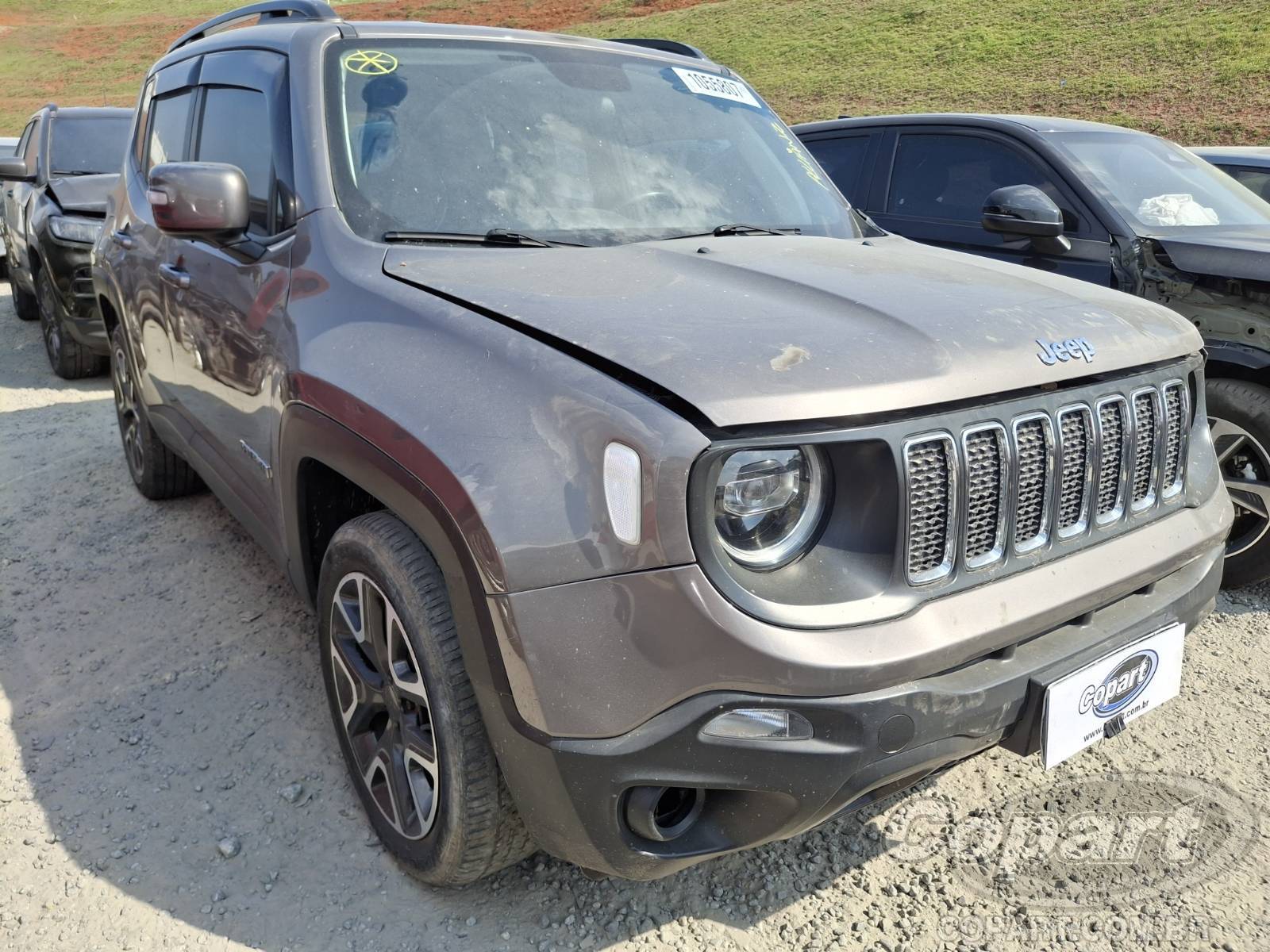 Veículo Fiat Renegade JEEP RENEGADE LONGITUDE 1.8 16V E.TORQ EVO FLEXIVEL ALCOOL/GASOLINA 2021 2021 em leilão