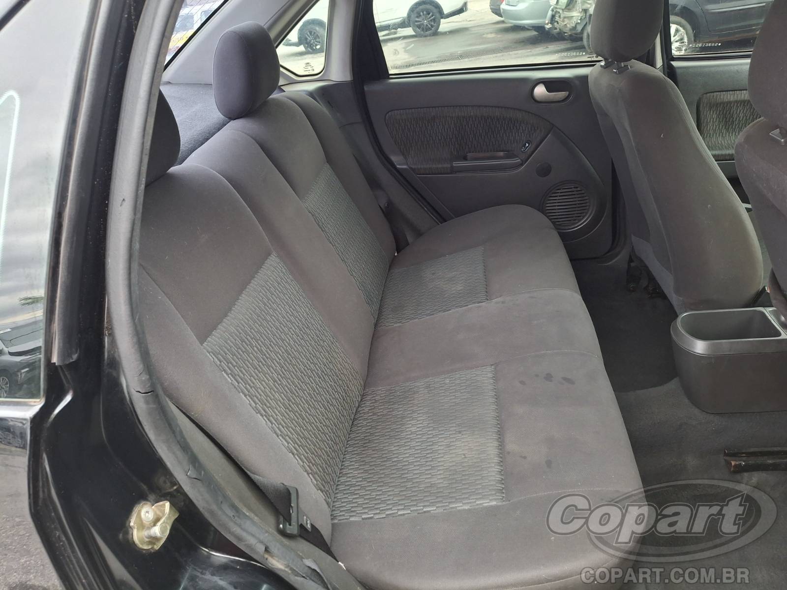 2005 FORD FIESTA SEDAN — foto 6 de 10
