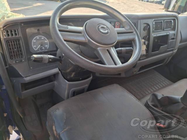 2010 VOLVO VM 