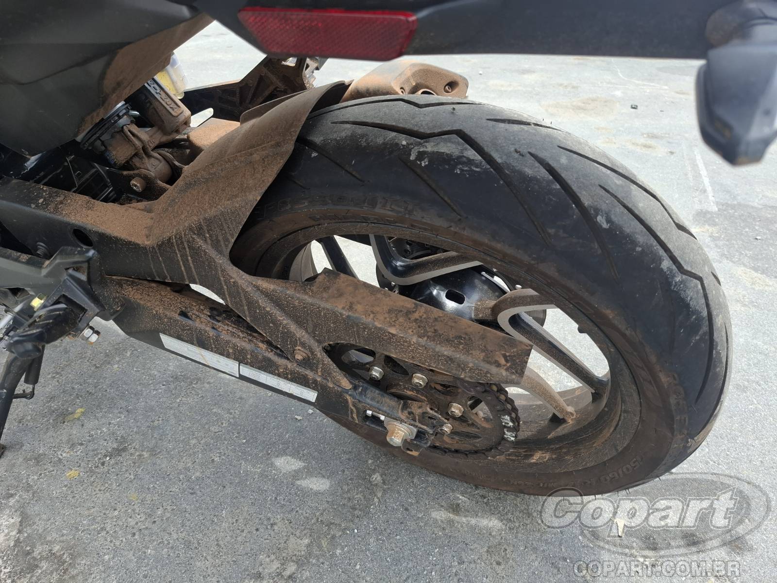 Foto 7 de 11: 2026 BAJAJ DOMINAR
