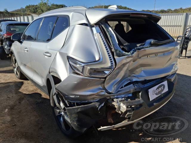 2019 VOLVO XC40 