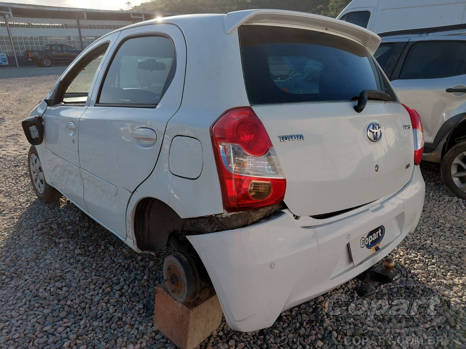 2014 TOYOTA ETIOS — foto 3 de 12