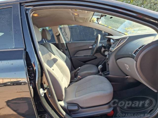 2015 HYUNDAI HB20S 