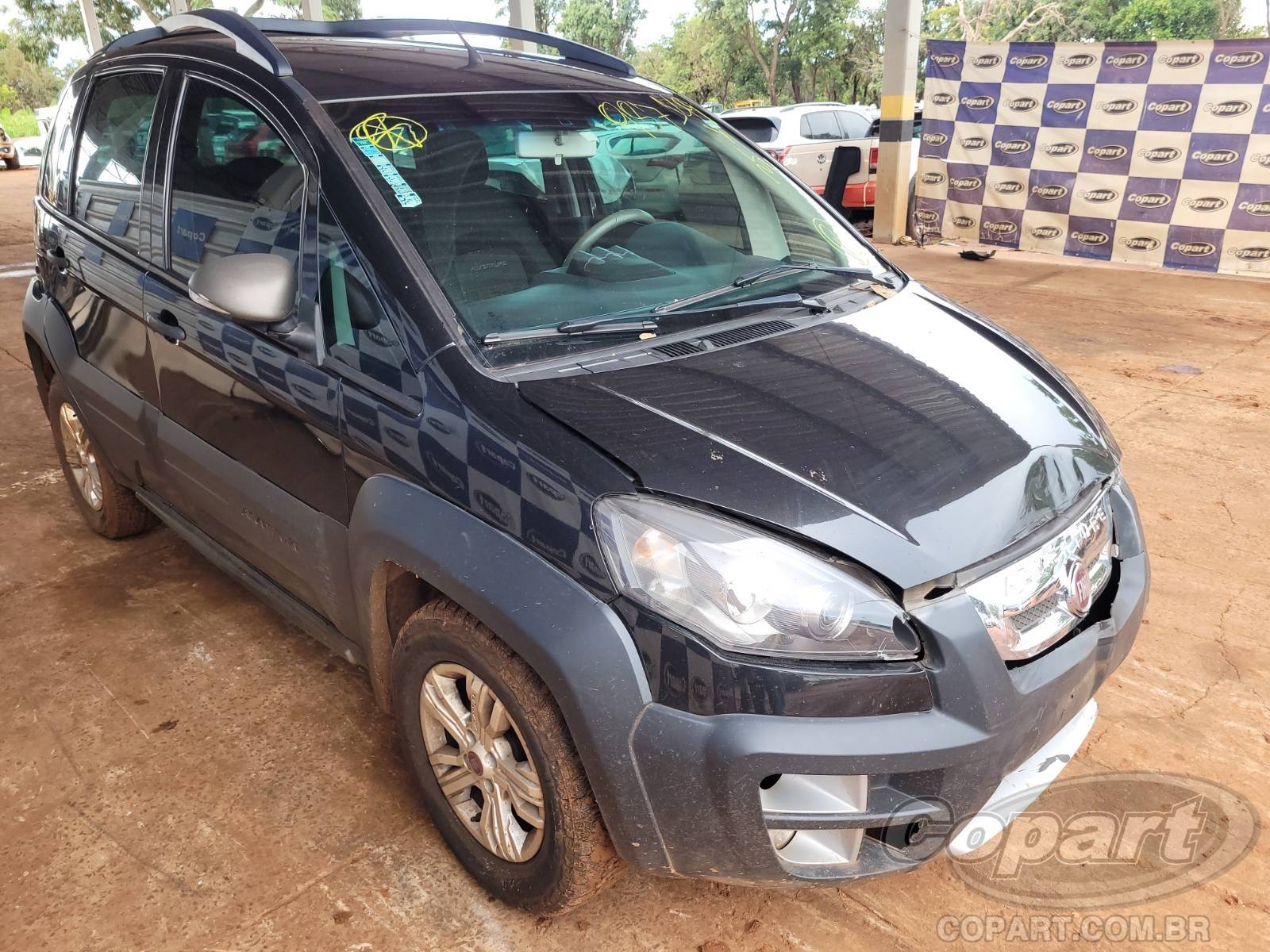Veículo Fiat Idea Fiat Idea Adventure 1.8 16V E.torQ 2013 Colisão Pequena Monta 2013 em leilão