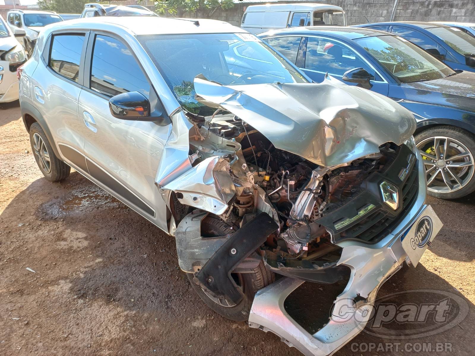 Renault Kwid Intense 1.0 SCE 2023 Colisão Média Monta