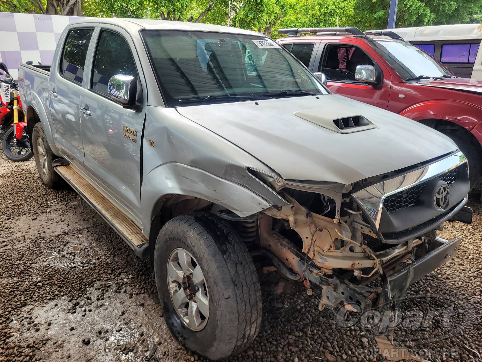 Toyota Hilux CD SRV 3.0 D-4D Turbo 2011 Colisão Média Monta