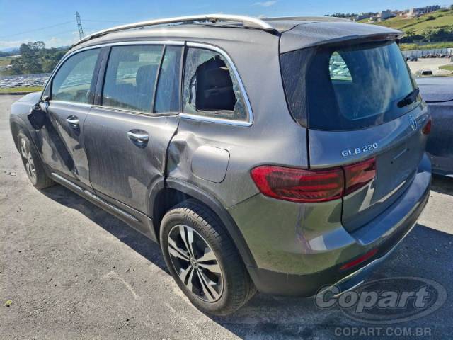 2025 MERCEDES BENZ GLB 