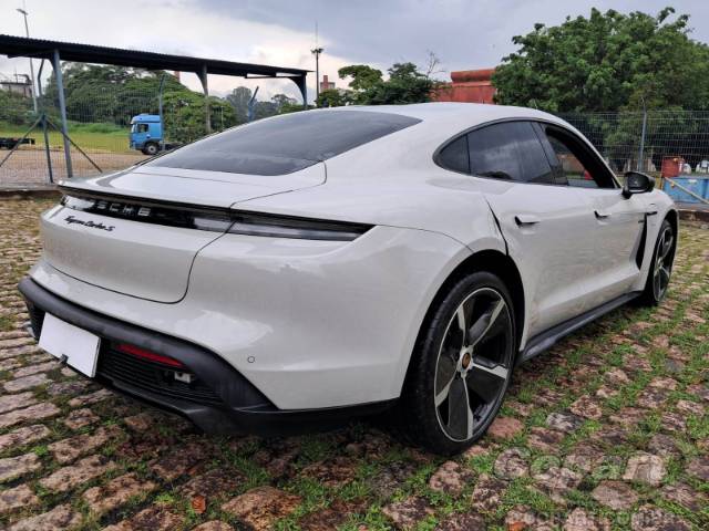 2021 PORSCHE TAYCAN 