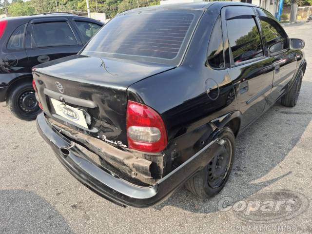 2004 CHEVROLET CORSA SEDAN 