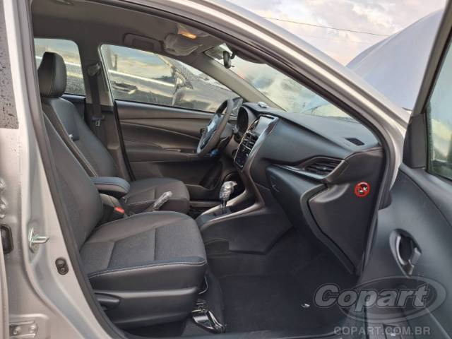 2025 TOYOTA YARIS SEDA 