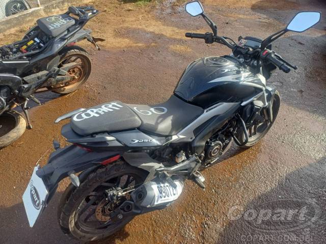 2025 BAJAJ DOMINAR 
