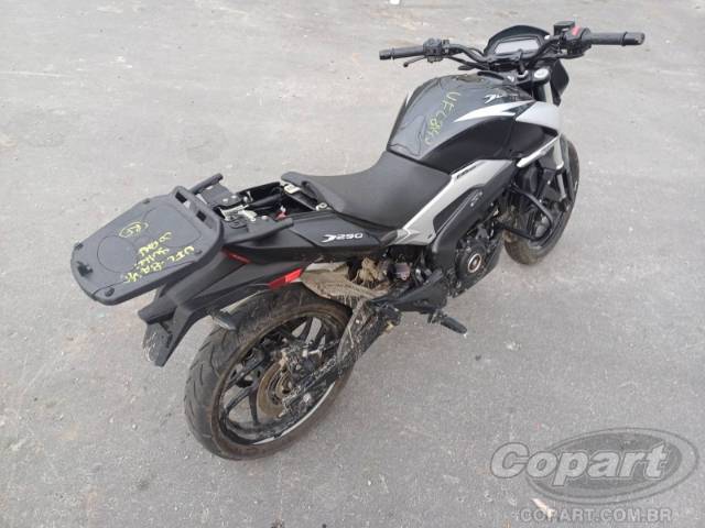 2025 BAJAJ DOMINAR 