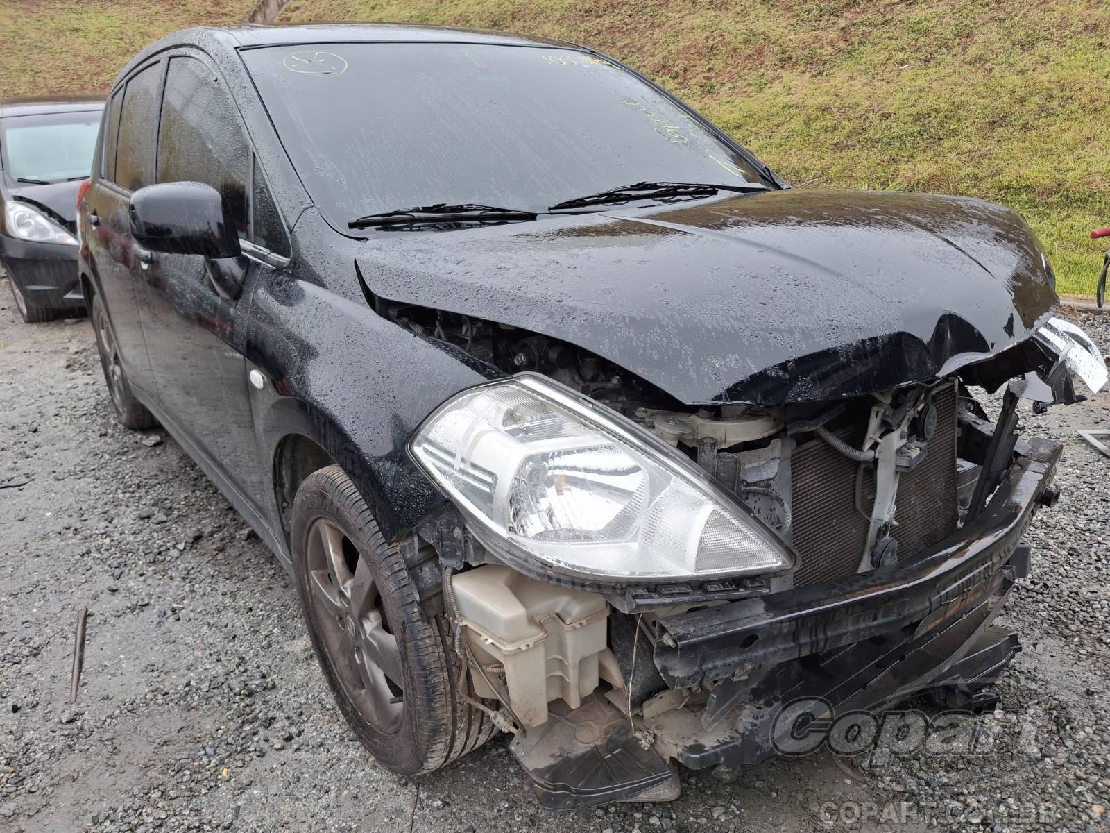 Nissan Tiida SL 1.8 16V 2011 Colisão