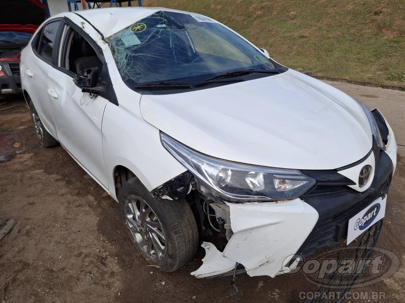 Veículo Toyota Yaris 2023 TOYOTA YARIS SEDA XS 1.5 16V DUAL VVT-I FLEX 2024 em leilão