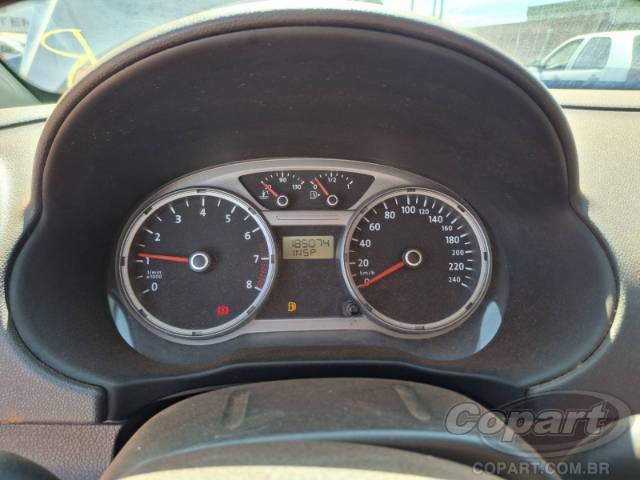 2011 VOLKSWAGEN VOYAGE 