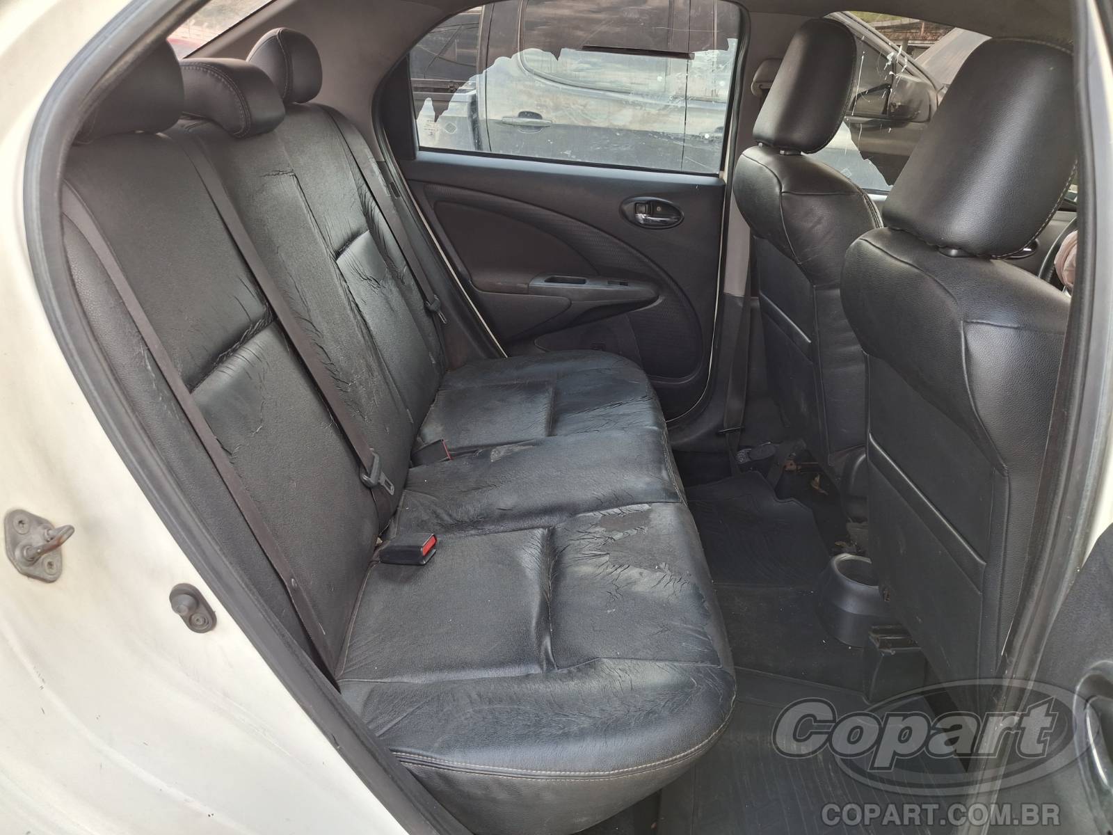 2017 TOYOTA ETIOS SEDA — foto 6 de 11