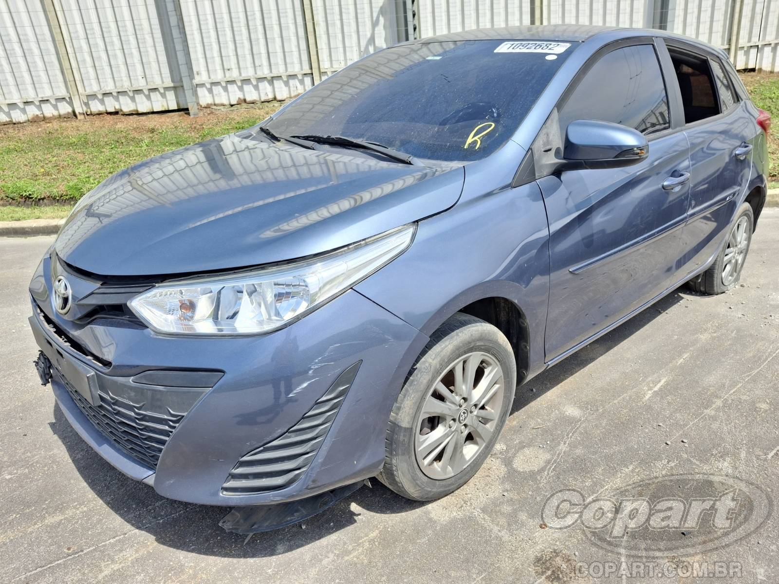 Foto 2: 2022 TOYOTA YARIS